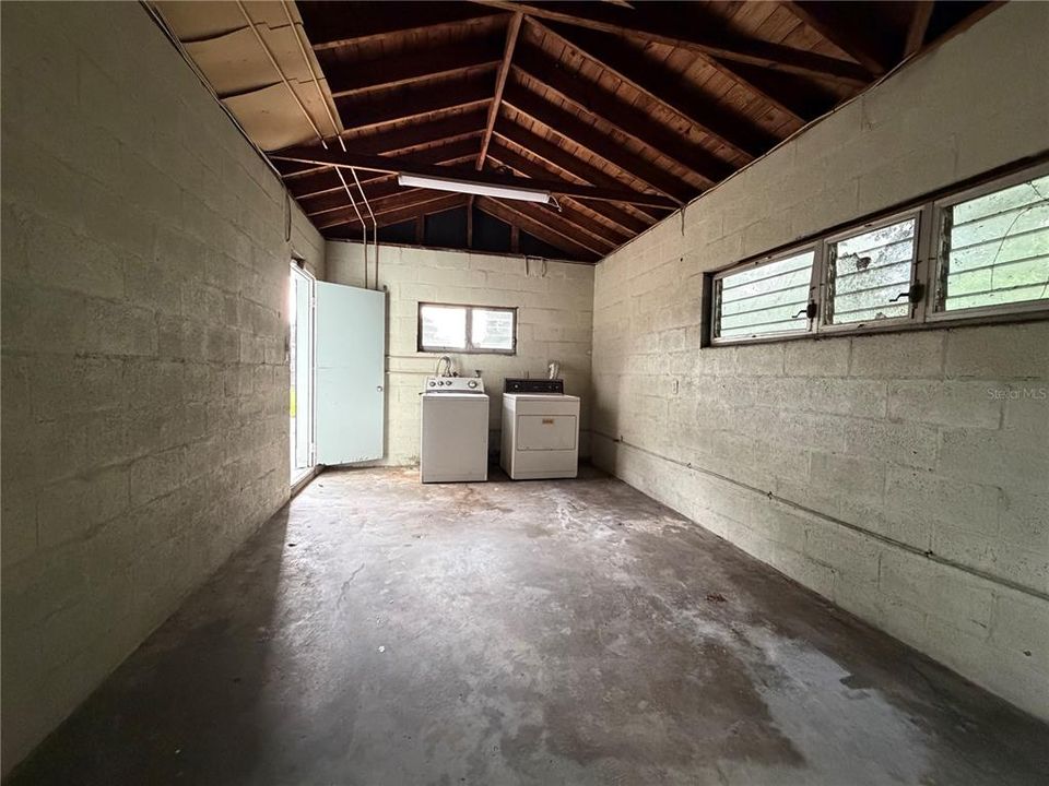 For Rent: $2,295 (3 beds, 1 baths, 1321 Square Feet)