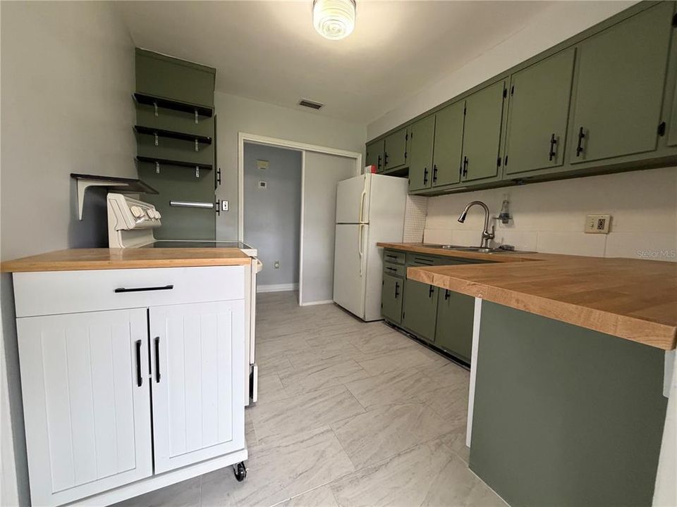 For Rent: $2,295 (3 beds, 1 baths, 1321 Square Feet)