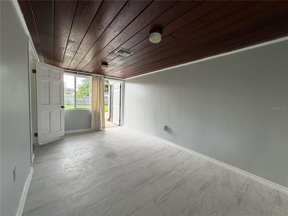 For Rent: $2,295 (3 beds, 1 baths, 1321 Square Feet)