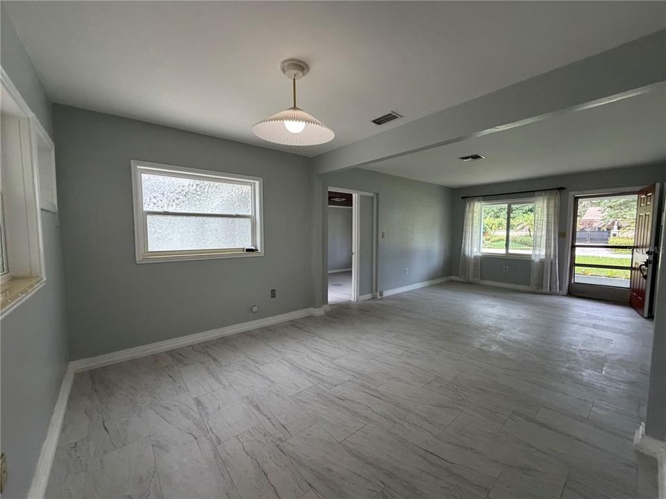 For Rent: $2,295 (3 beds, 1 baths, 1321 Square Feet)