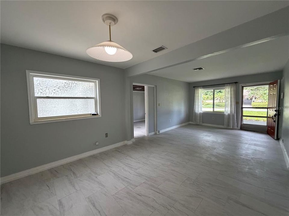 For Rent: $2,295 (3 beds, 1 baths, 1321 Square Feet)