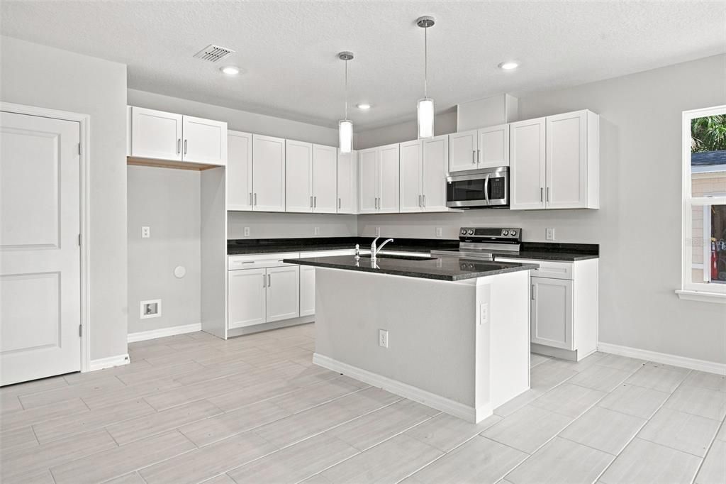 For Sale: $389,000 (3 beds, 2 baths, 1870 Square Feet)