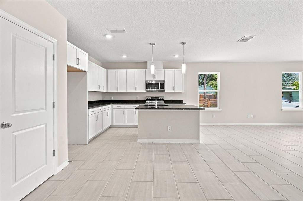 For Sale: $389,000 (3 beds, 2 baths, 1870 Square Feet)