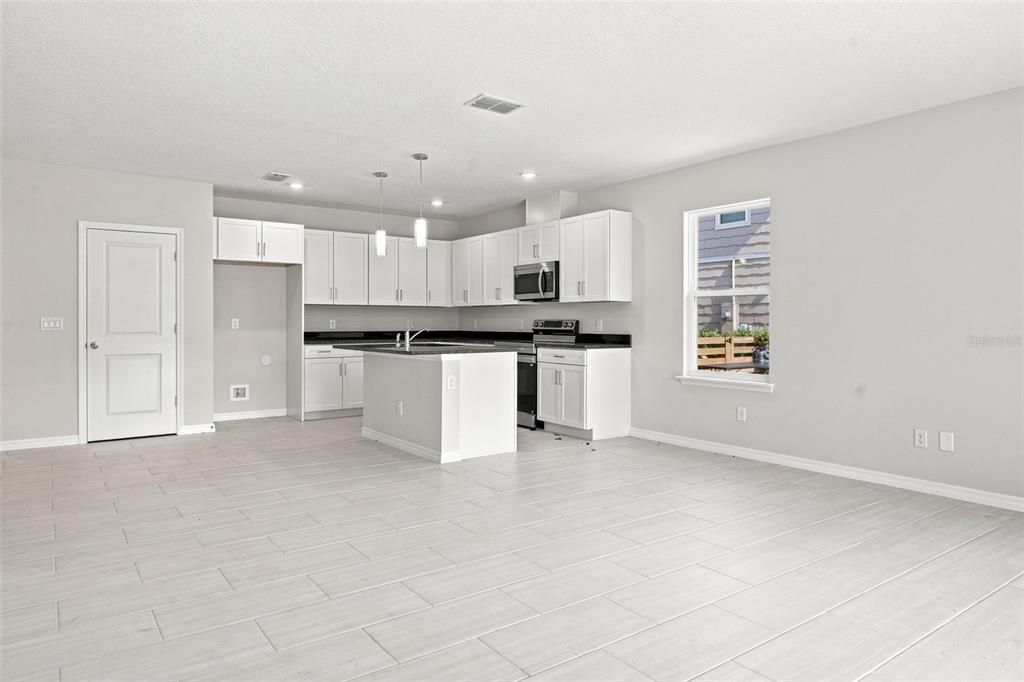 For Sale: $389,000 (3 beds, 2 baths, 1870 Square Feet)