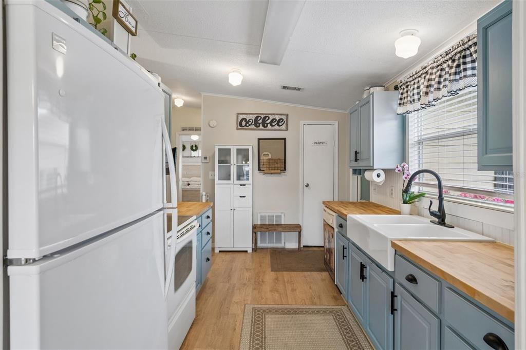 For Sale: $169,900 (2 beds, 2 baths, 1173 Square Feet)