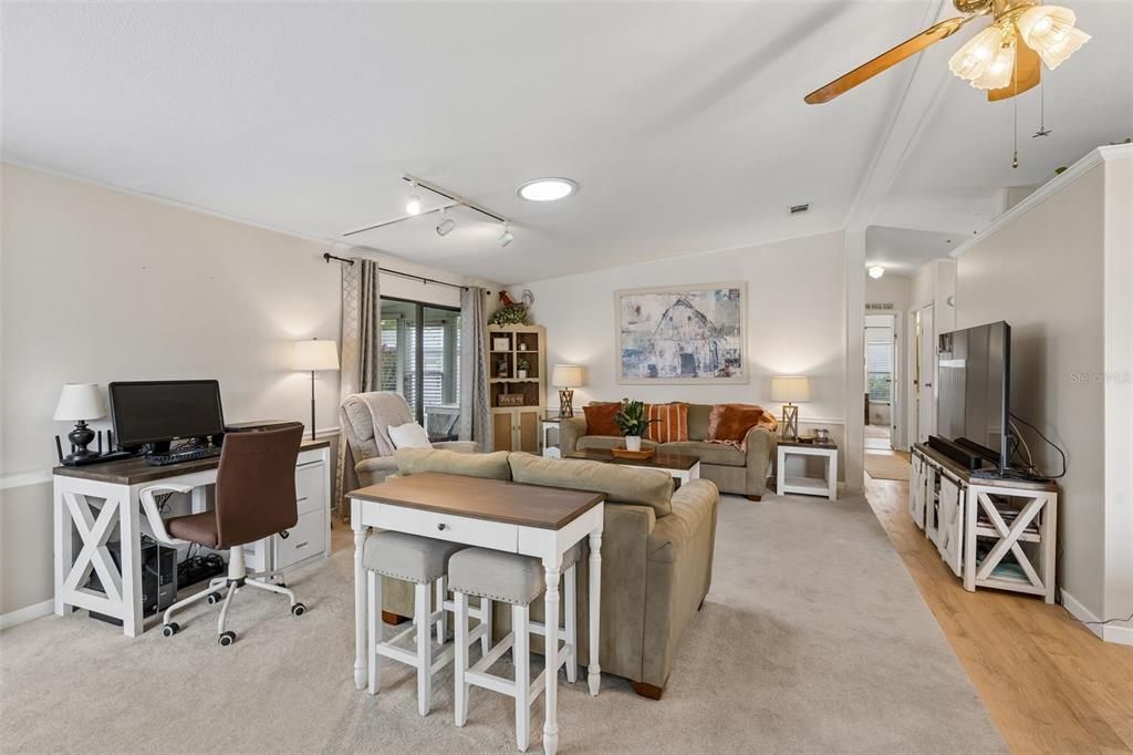 For Sale: $169,900 (2 beds, 2 baths, 1173 Square Feet)