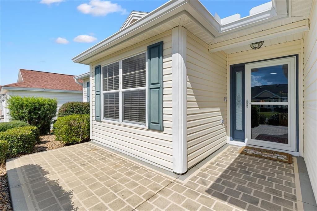 For Sale: $400,000 (3 beds, 2 baths, 1644 Square Feet)
