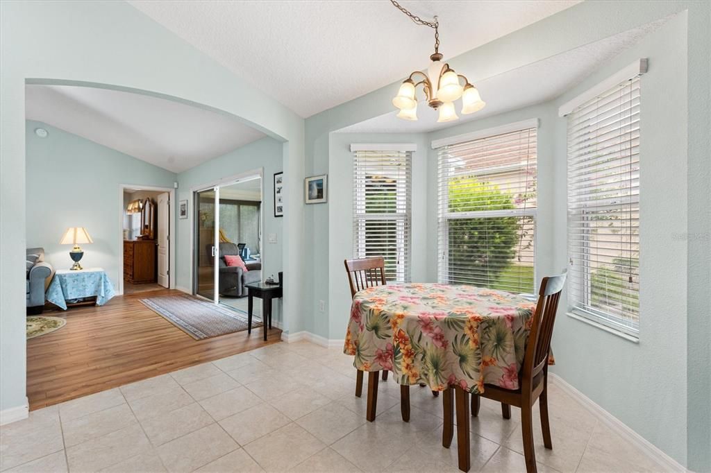 For Sale: $400,000 (3 beds, 2 baths, 1644 Square Feet)