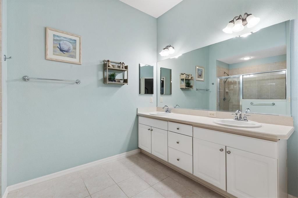 For Sale: $400,000 (3 beds, 2 baths, 1644 Square Feet)