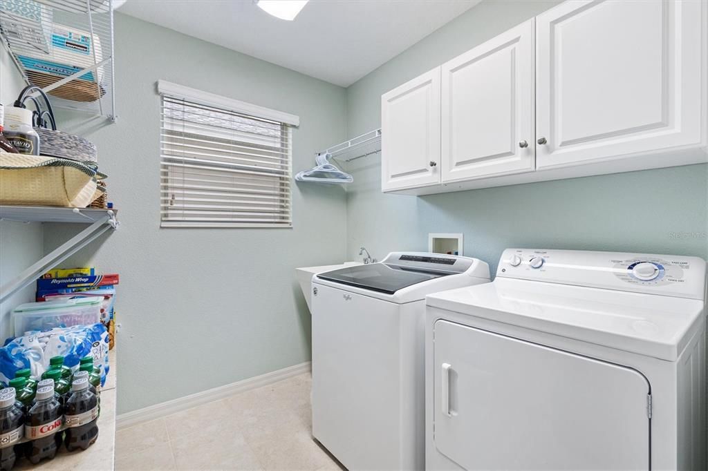 For Sale: $400,000 (3 beds, 2 baths, 1644 Square Feet)