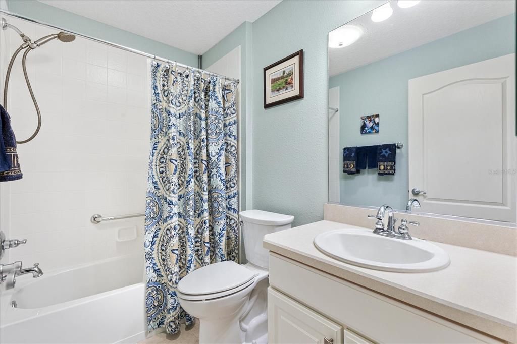 For Sale: $400,000 (3 beds, 2 baths, 1644 Square Feet)