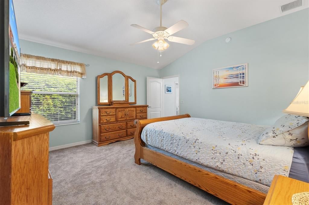 For Sale: $400,000 (3 beds, 2 baths, 1644 Square Feet)