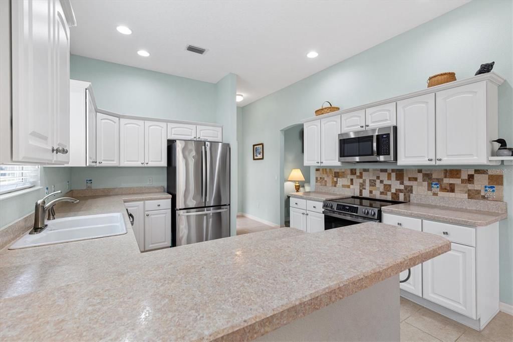 For Sale: $400,000 (3 beds, 2 baths, 1644 Square Feet)