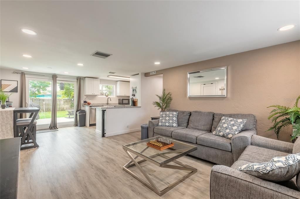 For Sale: $245,000 (3 beds, 1 baths, 1002 Square Feet)