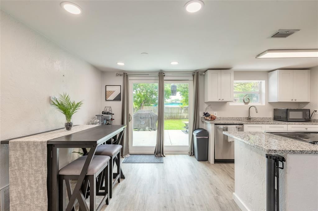 For Sale: $245,000 (3 beds, 1 baths, 1002 Square Feet)