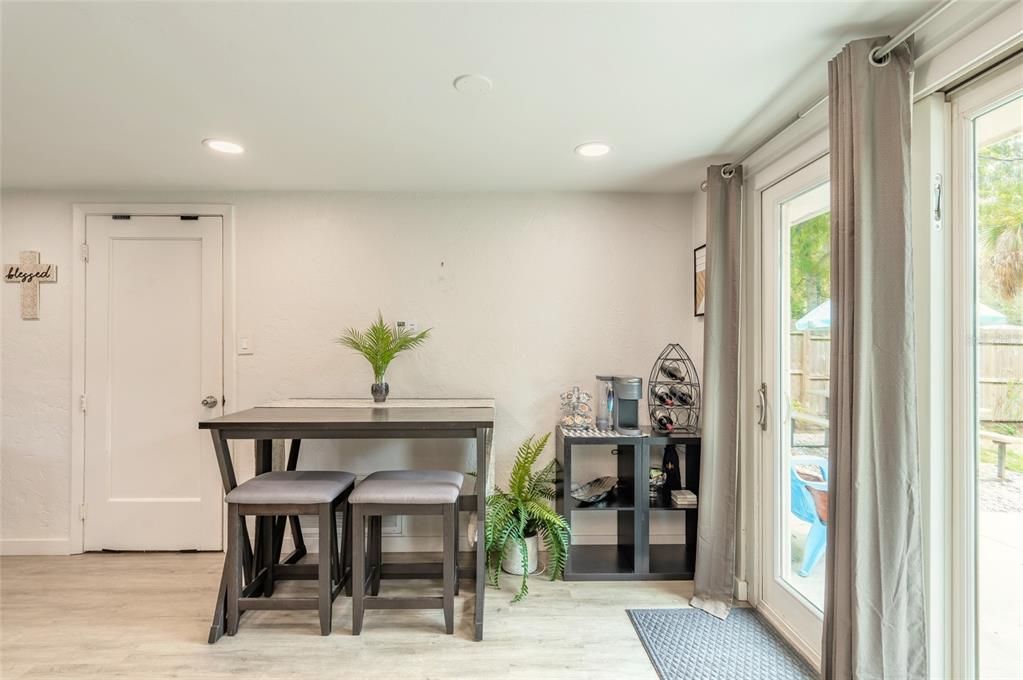 For Sale: $245,000 (3 beds, 1 baths, 1002 Square Feet)