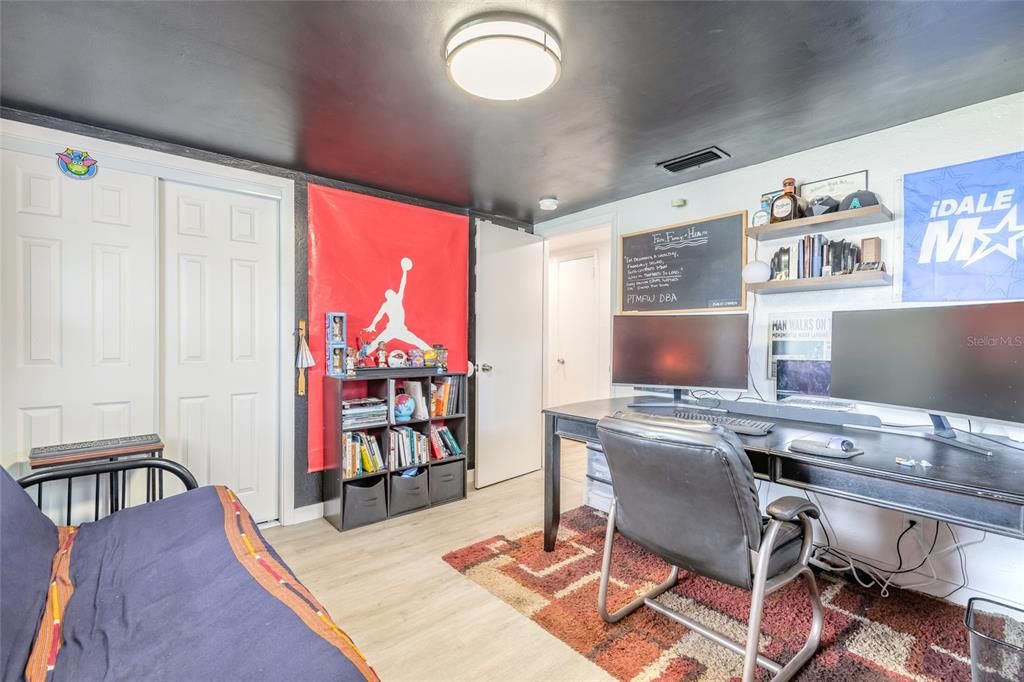 For Sale: $245,000 (3 beds, 1 baths, 1002 Square Feet)