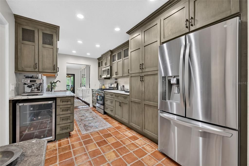 For Sale: $575,000 (2 beds, 2 baths, 1704 Square Feet)
