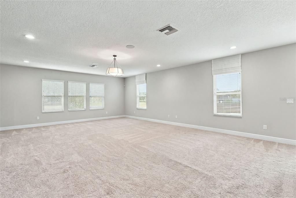 For Sale: $1,100,000 (5 beds, 4 baths, 3939 Square Feet)