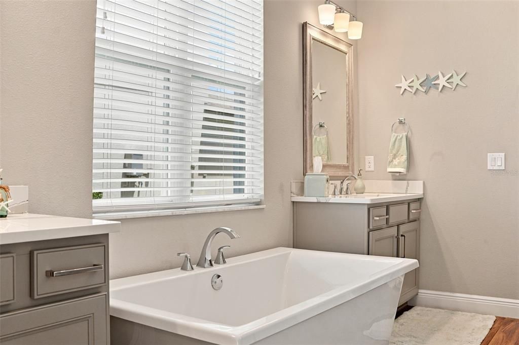 For Sale: $1,100,000 (5 beds, 4 baths, 3939 Square Feet)