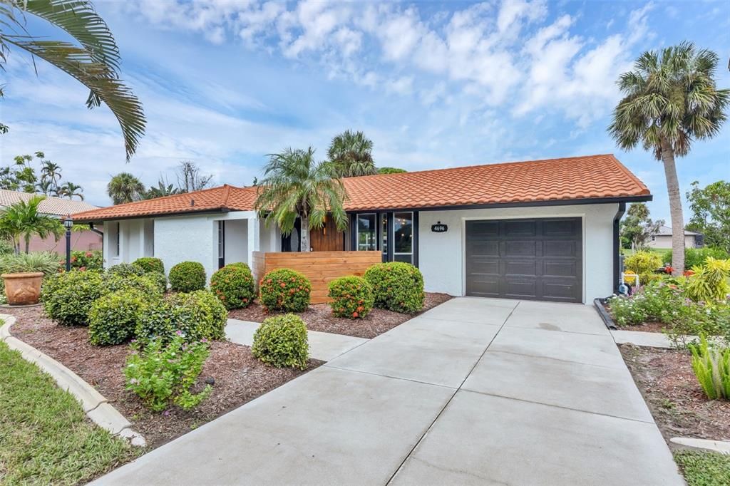 For Sale: $419,000 (2 beds, 2 baths, 1286 Square Feet)
