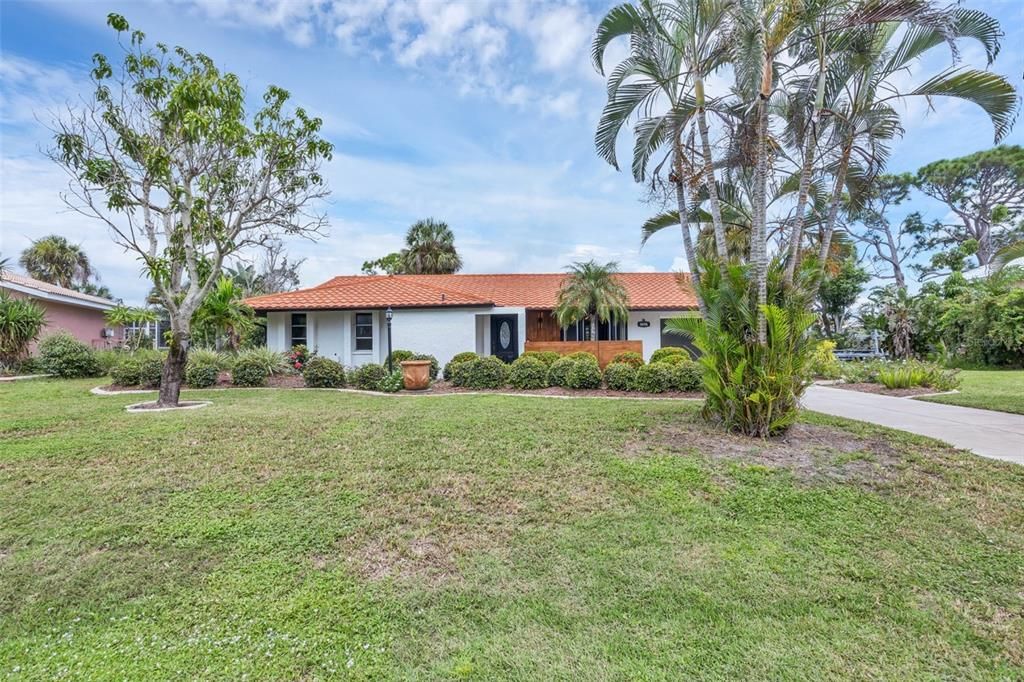 For Sale: $419,000 (2 beds, 2 baths, 1286 Square Feet)