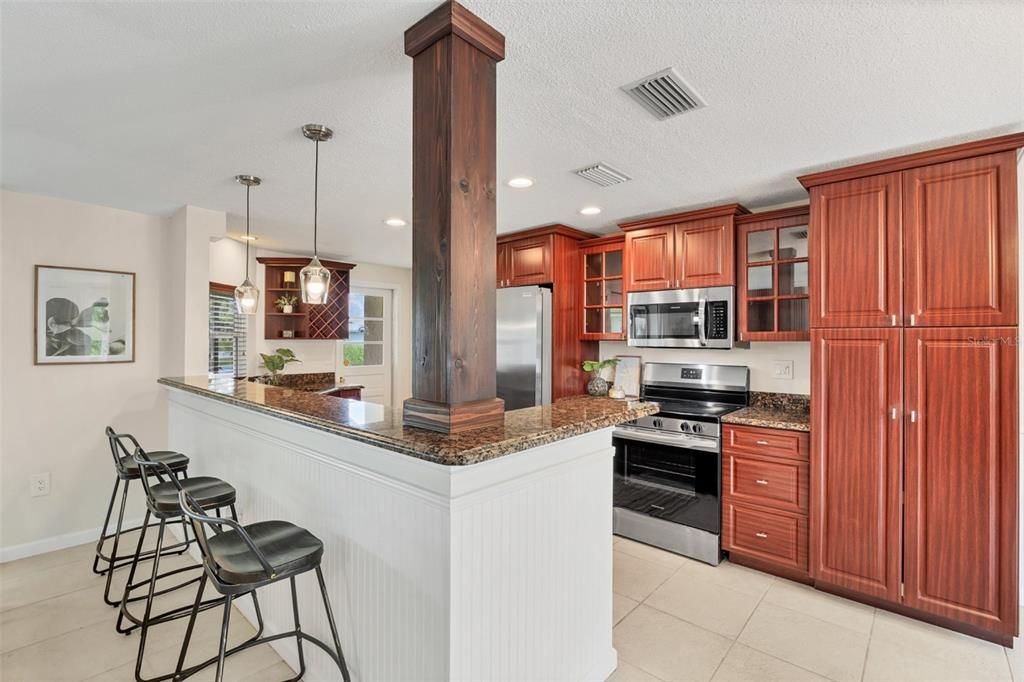 For Sale: $419,000 (2 beds, 2 baths, 1286 Square Feet)