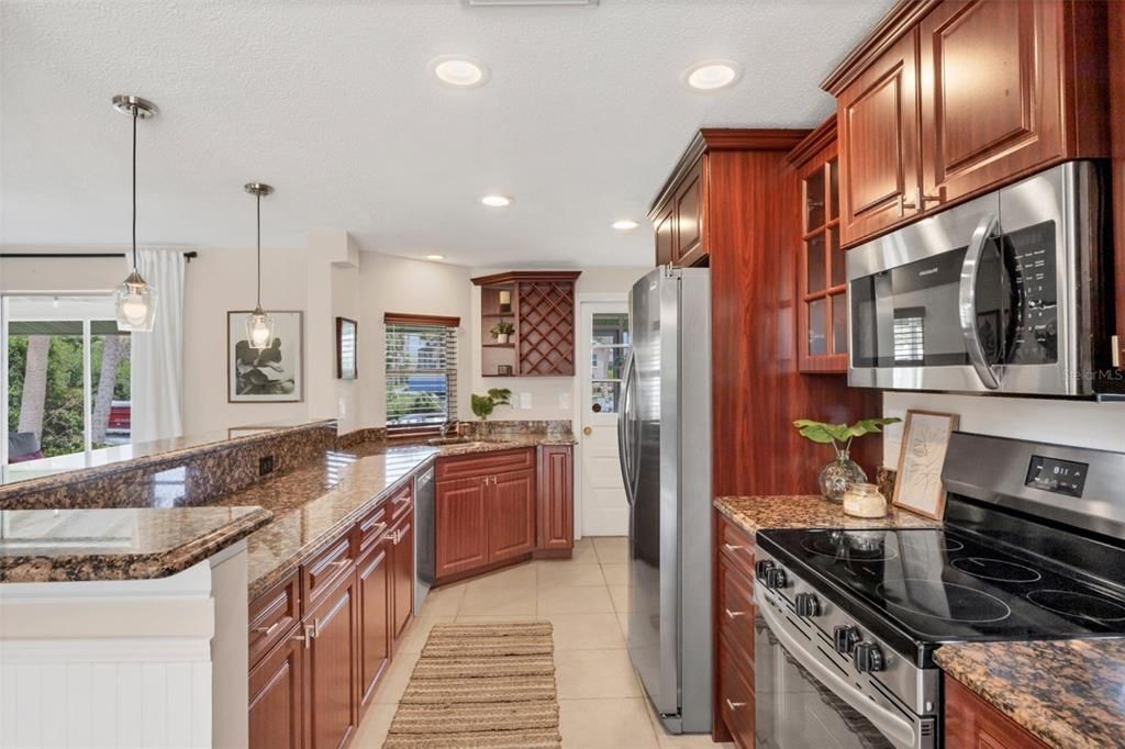 For Sale: $419,000 (2 beds, 2 baths, 1286 Square Feet)