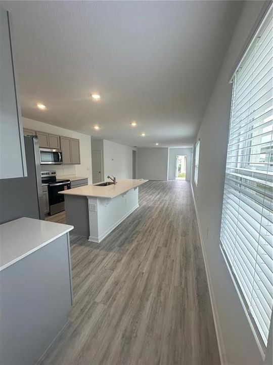For Rent: $2,100 (4 beds, 2 baths, 1665 Square Feet)