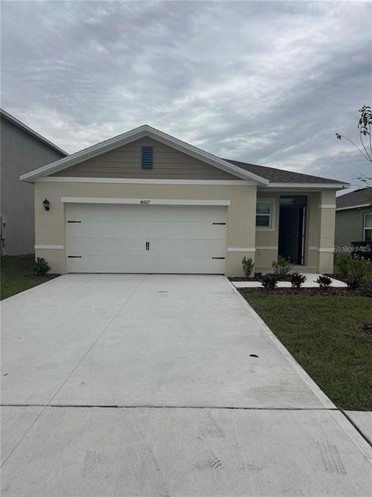 For Rent: $2,100 (4 beds, 2 baths, 1665 Square Feet)