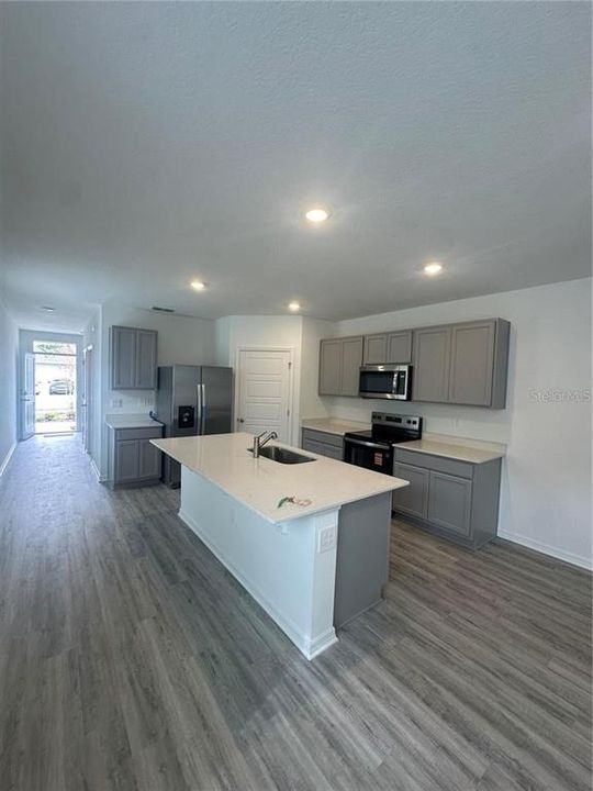 For Rent: $2,100 (4 beds, 2 baths, 1665 Square Feet)