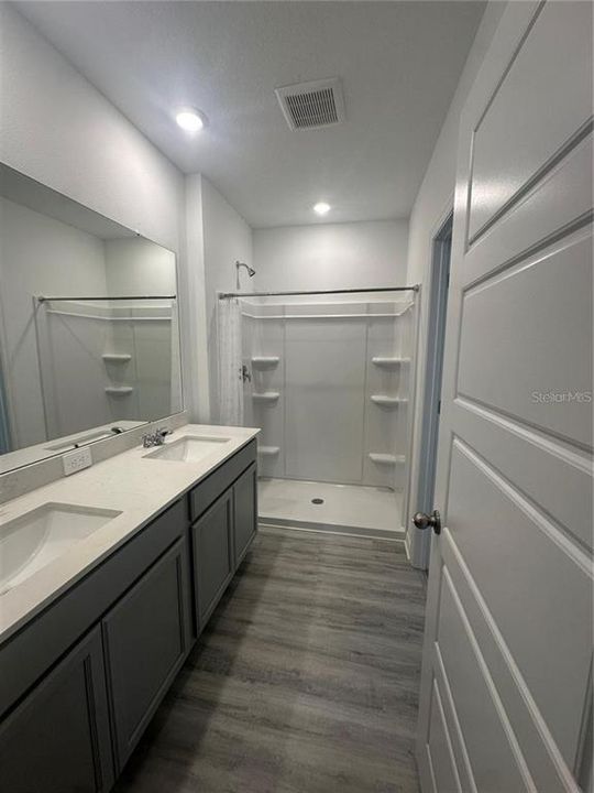 For Rent: $2,100 (4 beds, 2 baths, 1665 Square Feet)
