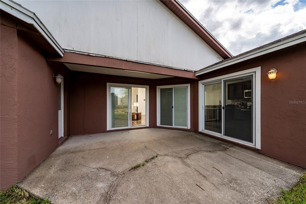 For Sale: $330,000 (2 beds, 2 baths, 1186 Square Feet)