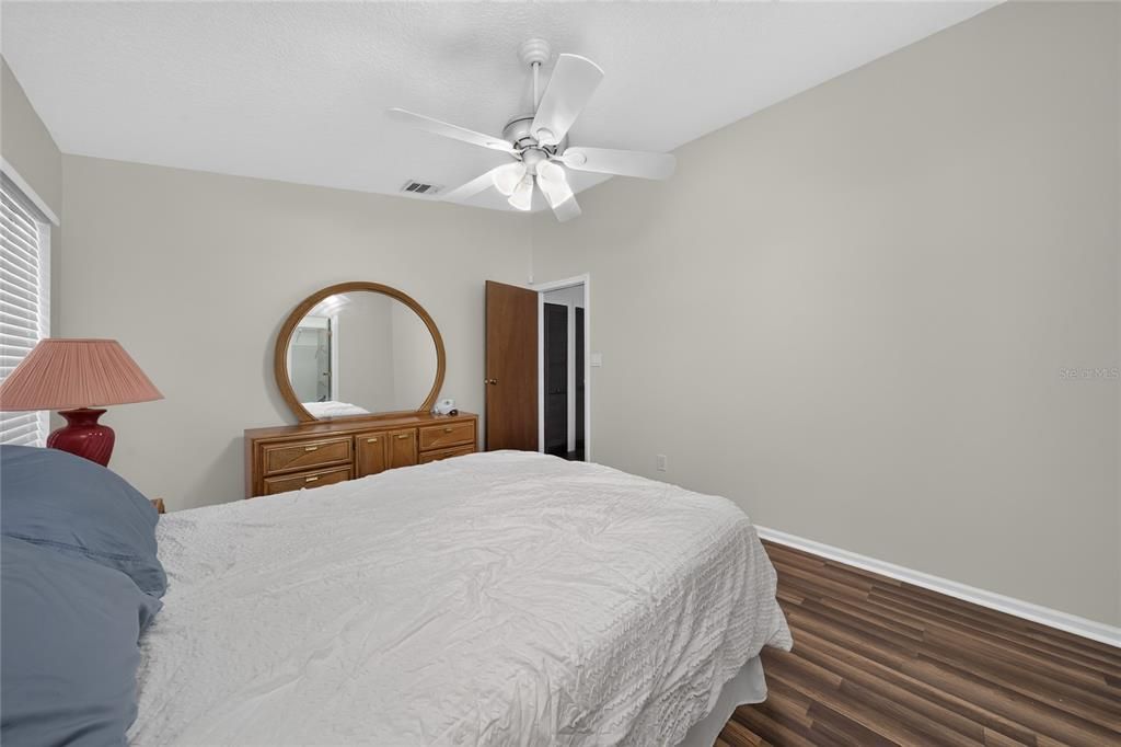 For Sale: $330,000 (2 beds, 2 baths, 1186 Square Feet)
