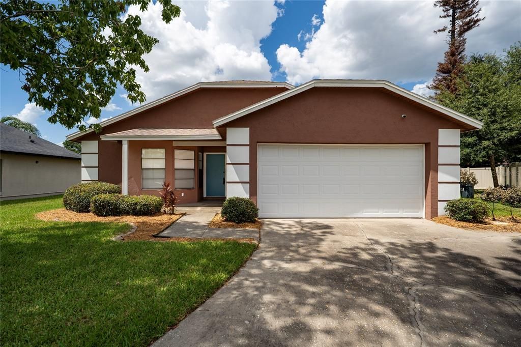 For Sale: $330,000 (2 beds, 2 baths, 1186 Square Feet)