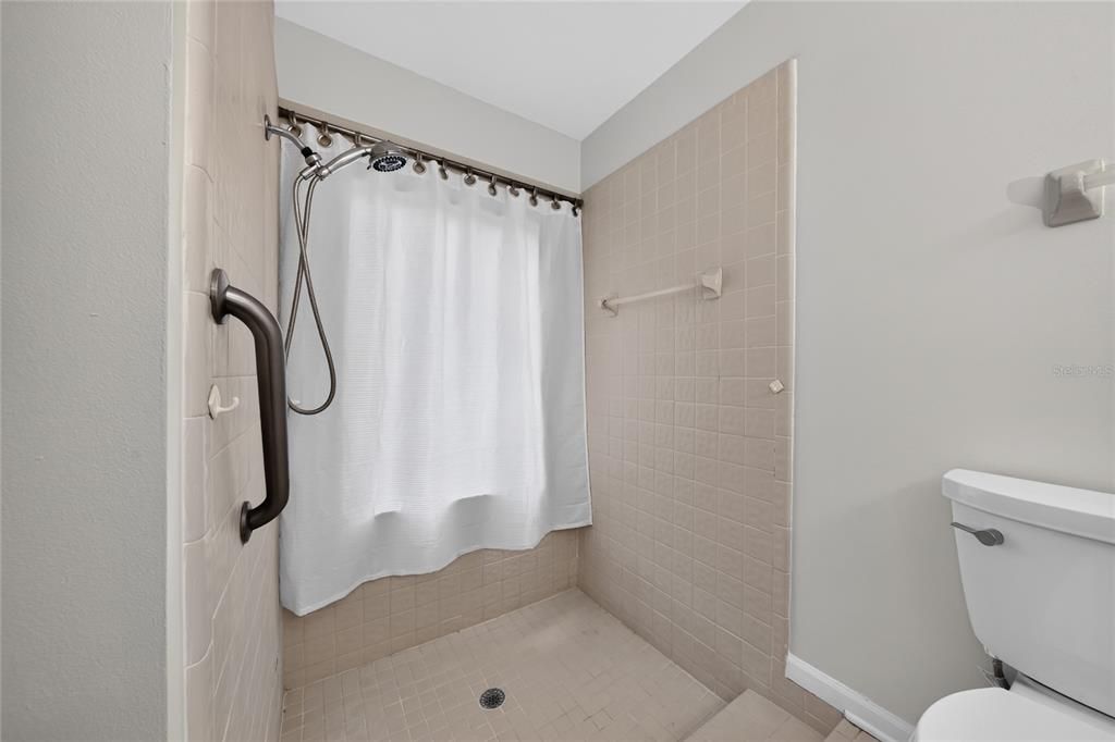 For Sale: $330,000 (2 beds, 2 baths, 1186 Square Feet)
