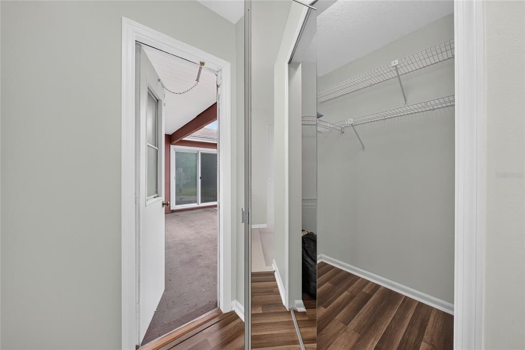 For Sale: $330,000 (2 beds, 2 baths, 1186 Square Feet)