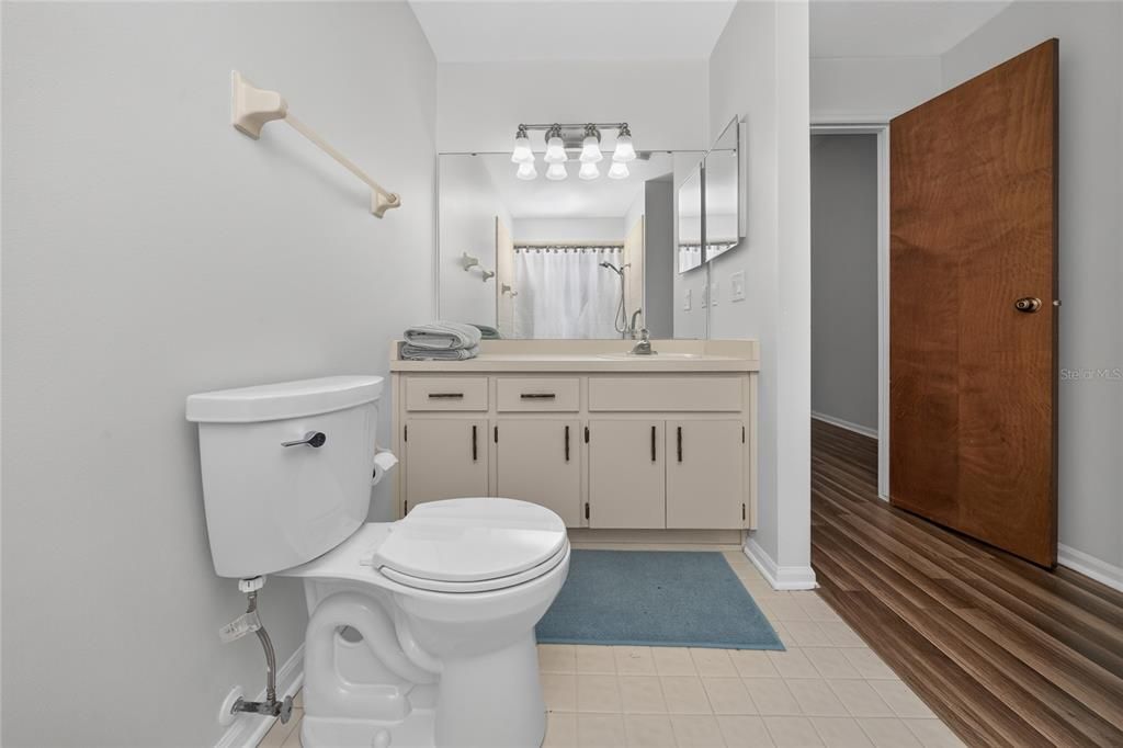 For Sale: $330,000 (2 beds, 2 baths, 1186 Square Feet)