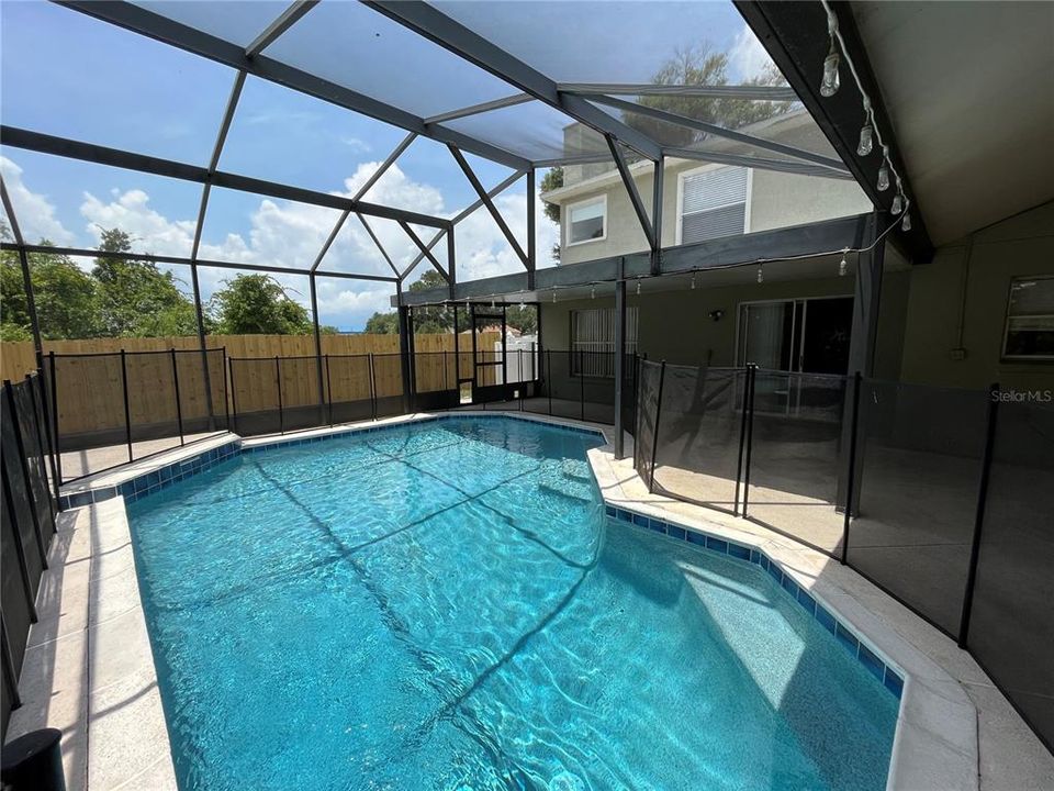For Rent: $2,700 (4 beds, 2 baths, 2029 Square Feet)