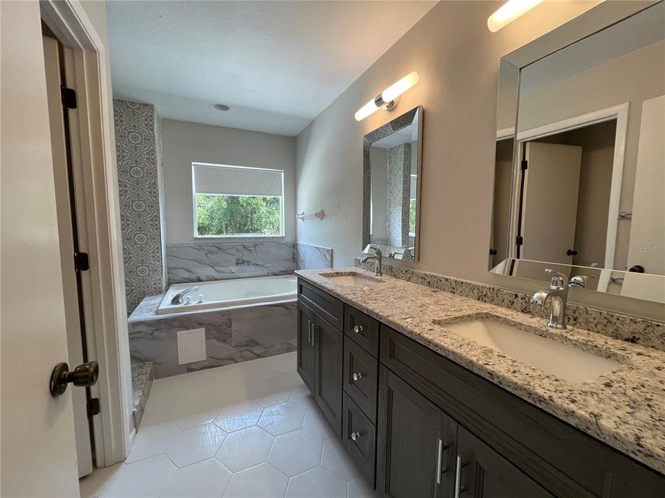 For Rent: $2,700 (4 beds, 2 baths, 2029 Square Feet)