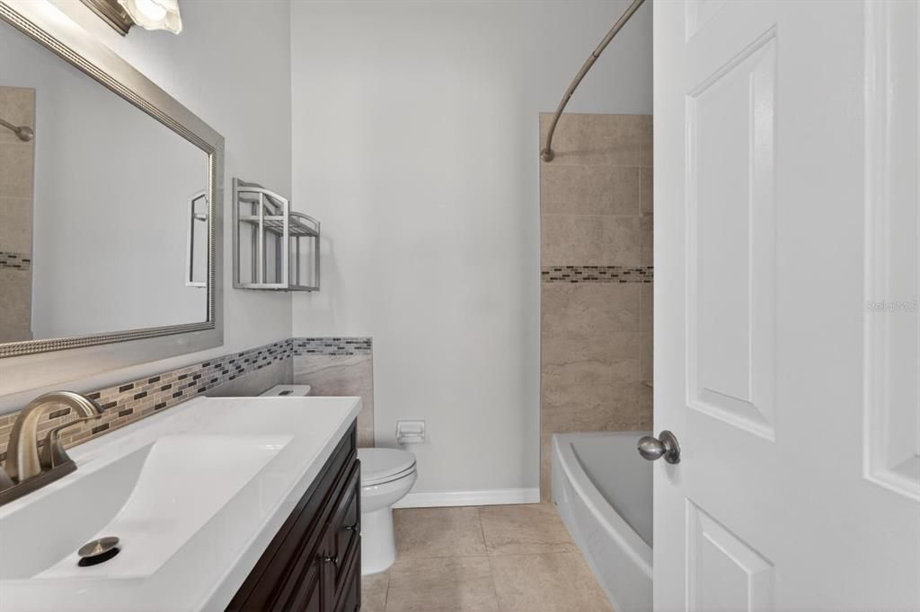 For Rent: $1,850 (2 beds, 2 baths, 1315 Square Feet)
