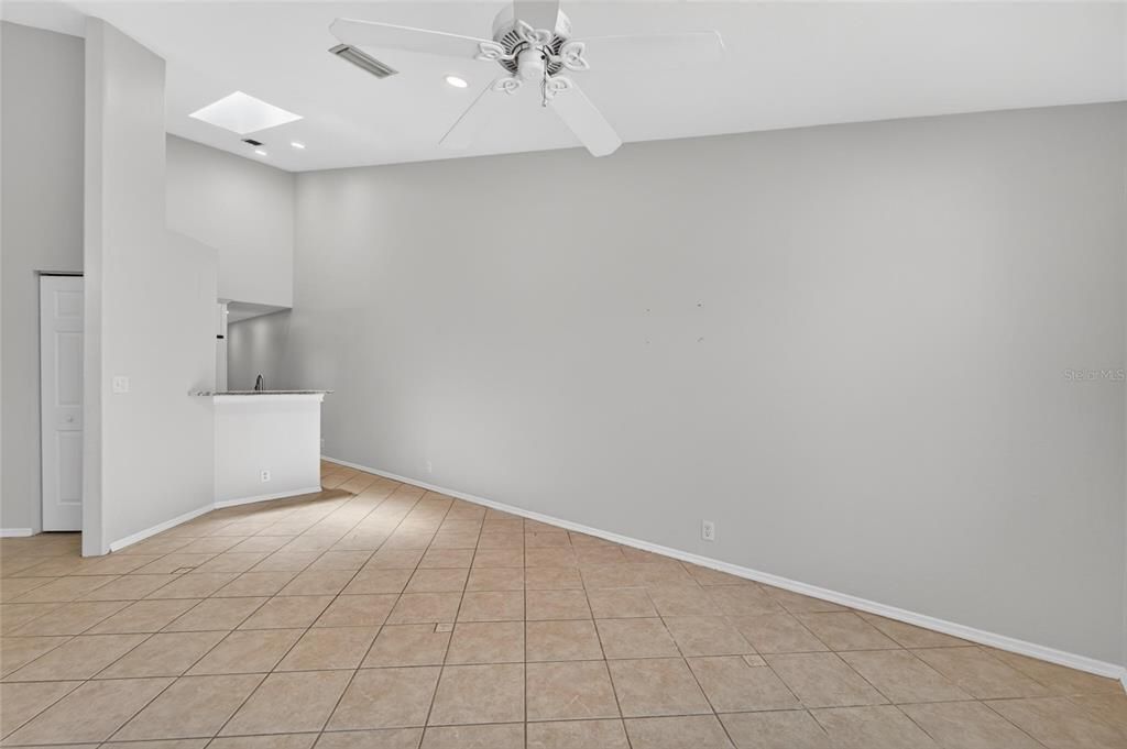 For Rent: $1,850 (2 beds, 2 baths, 1315 Square Feet)