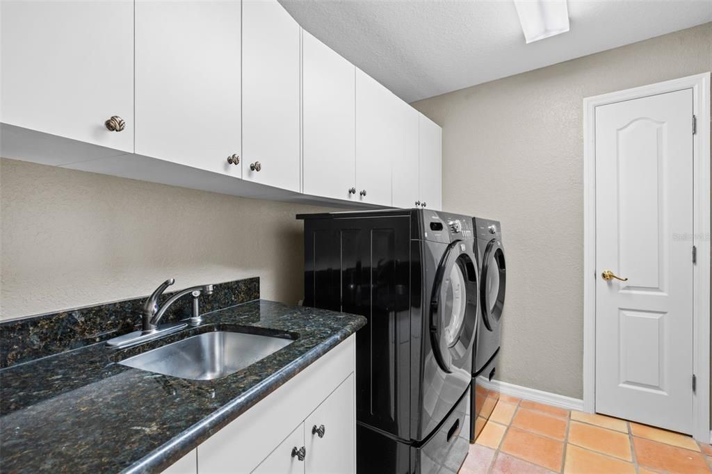 En Venta: $799,000 (4 camas, 3 baños, 2523 Pies cuadrados)
