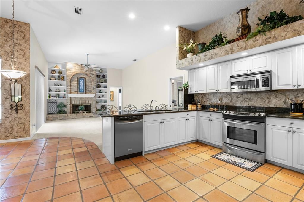 En Venta: $799,000 (4 camas, 3 baños, 2523 Pies cuadrados)