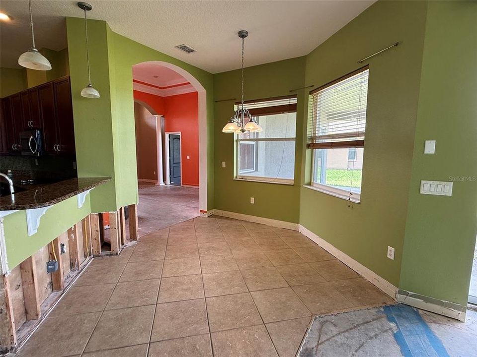 En Venta: $299,900 (3 camas, 3 baños, 2177 Pies cuadrados)