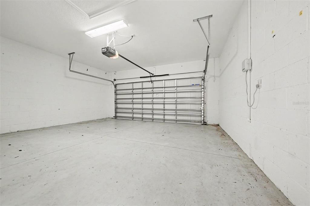 For Rent: $2,695 (3 beds, 2 baths, 1996 Square Feet)