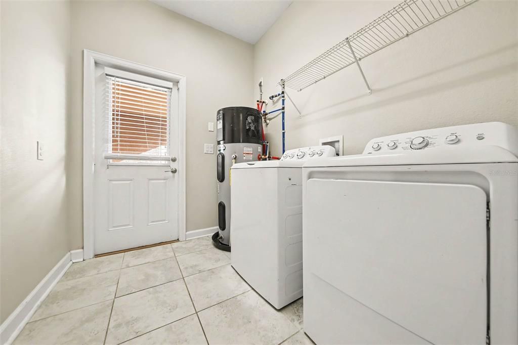 For Rent: $2,695 (3 beds, 2 baths, 1996 Square Feet)