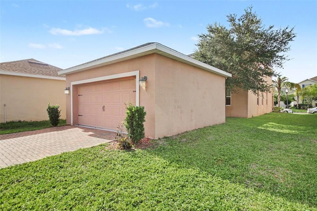For Rent: $2,695 (3 beds, 2 baths, 1996 Square Feet)