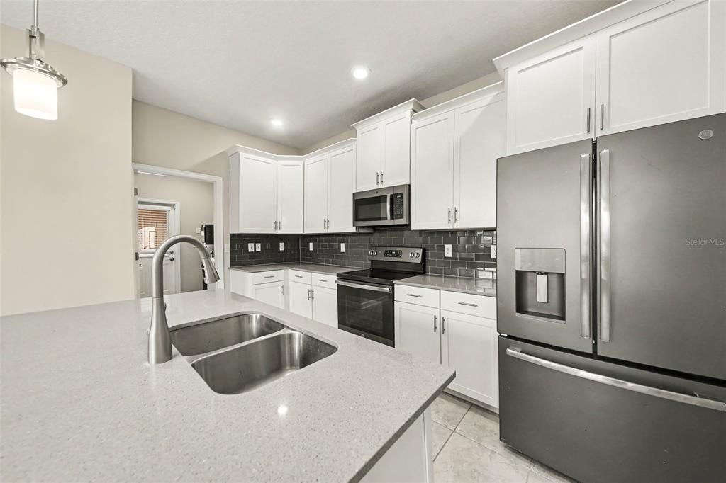 For Rent: $2,695 (3 beds, 2 baths, 1996 Square Feet)