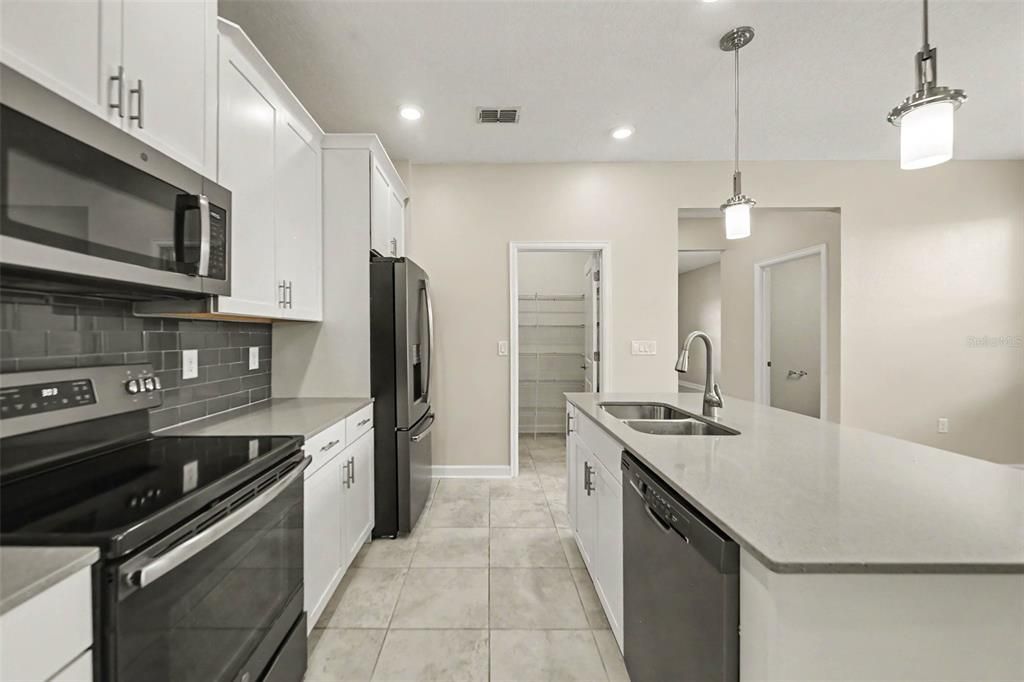 For Rent: $2,695 (3 beds, 2 baths, 1996 Square Feet)